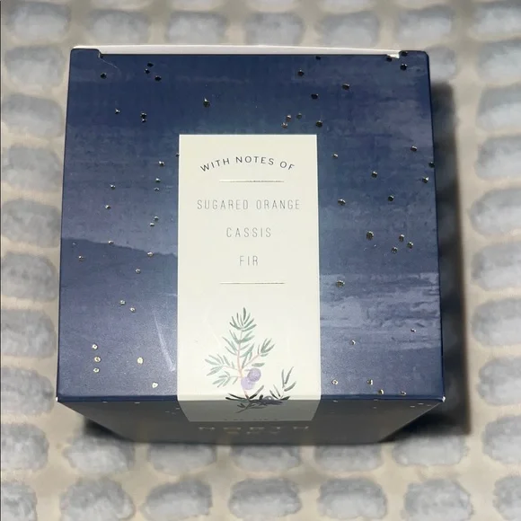 Illume North Sky Luxury Soy Candle - Blue - Picture 2 of 5